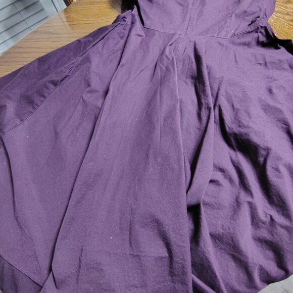 Dress with Pockets and Built In Belt and Flowy Skirt - Picture 6 of 8